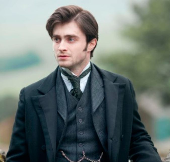 Logo após o fim de seus filmes como Harry Potter, Daniel decidiu fazer algo ousado e partiu para o universo de filmes de terror, estrelando o filme A Mulher de Preto. Nele, Daniel interpreta um jovem advogado que precisa realizar um inventário em uma casa mal assombrada! É de arrepiar! Logo após o fim de seus filmes como Harry Potter, Daniel decidiu fazer algo ousado e partiu para o universo de filmes de terror, estrelando o filme A Mulher de Preto. Nele, Daniel interpreta um jovem advogado que precisa realizar um inventário em uma casa mal assombrada! É de arrepiar!