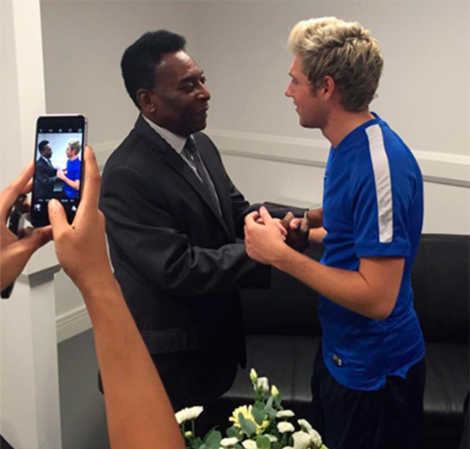 Niall Horan, da <i>One Direction</i>, se encontra com Pelé em momento emocionante!