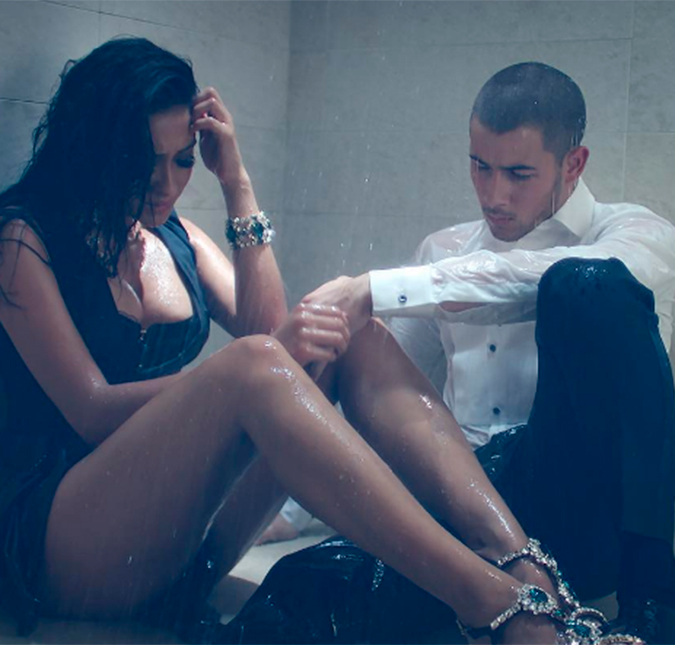 Nick Jonas lança o clipe de <I>Under You</I> e a pegação com Shay Mitchell rola solta, veja!