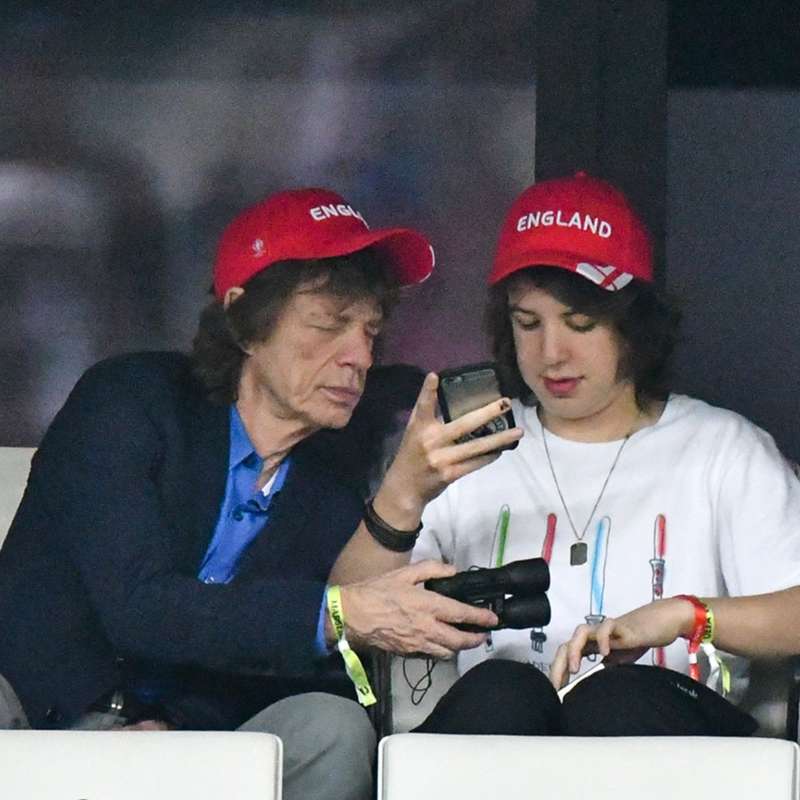 Filho de Luciana Gimenez curte jogo