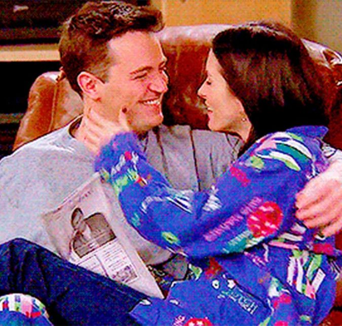 E por falar em Joey, nós temos que assumir que amamos os momentos de Chandler e Monica juntinhos na poltrona do ator. Quando isso acontecia, era uma combinação de momentos bem engraçados! E por falar em Joey, nós temos que assumir que amamos os momentos de Chandler e Monica juntinhos na poltrona do ator. Quando isso acontecia, era uma combinação de momentos bem engraçados!