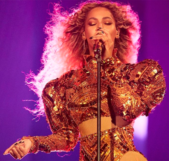 Beyoncé dedica música à vítimas de ataque em Orlando e à Christina Grimmie e se emociona