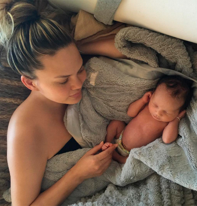 Chrissy Teigen contou o que ela mais quer ensinar para sua filha recém nascida, vem ver o que é!