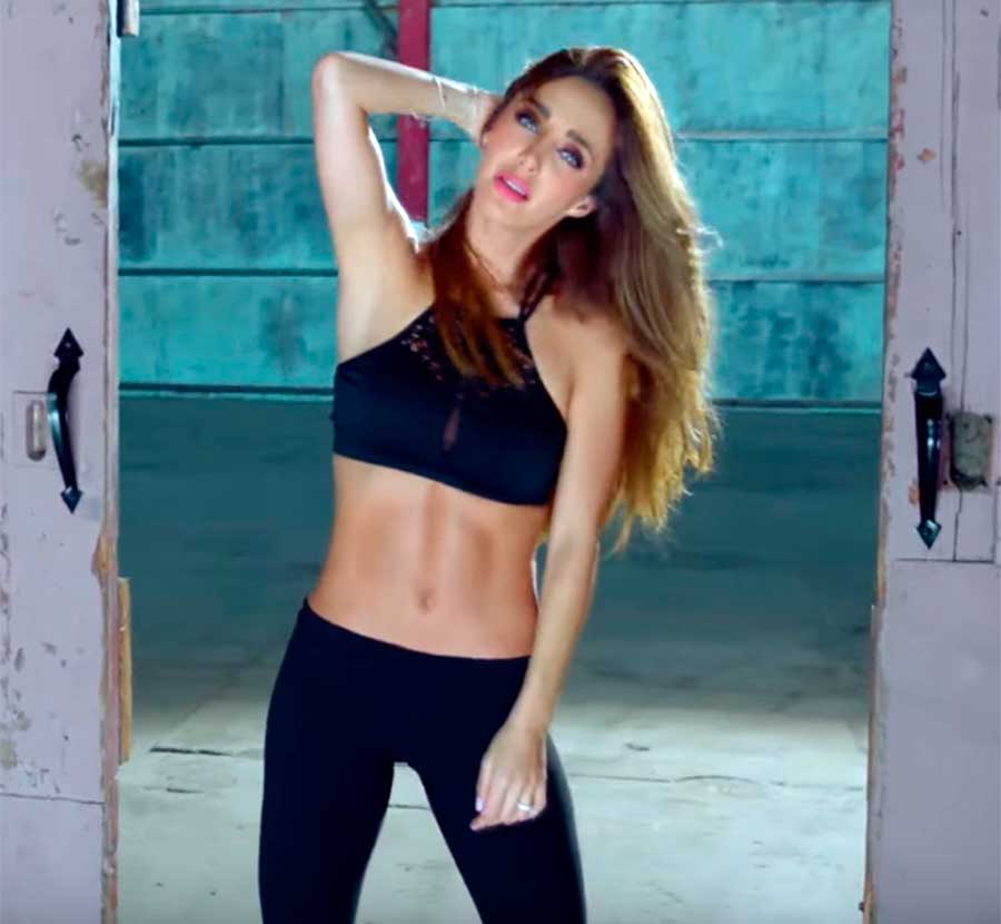 Anahí lança clipe de <i>Amnesia</i> e surpreende com corpão e passos de dança