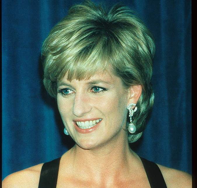 Roupa de princesa Diana é vendida em leilão por 44 mil reais, saiba os detalhes!