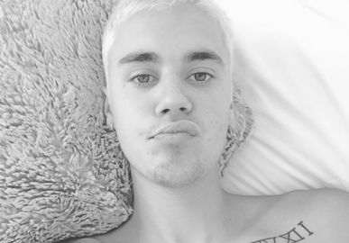 Justin Bieber leva um baita tombo no palco, vem conferir o vídeo!