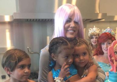 North West e Penelope Disick celebram aniversário no melhor estilo sereia, veja!