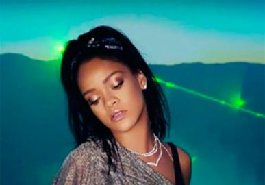 Rihanna usa roupas feitas por estudante de moda, saiba mais!
