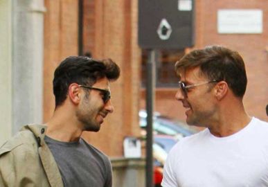 Que casal! Ricky Martin é visto em viagem romântica com o namorado, veja as fotos!