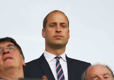Apesar de torcer, Príncipe William fica sério ao ver que Inglaterra empatou jogo de futebol, veja a foto!