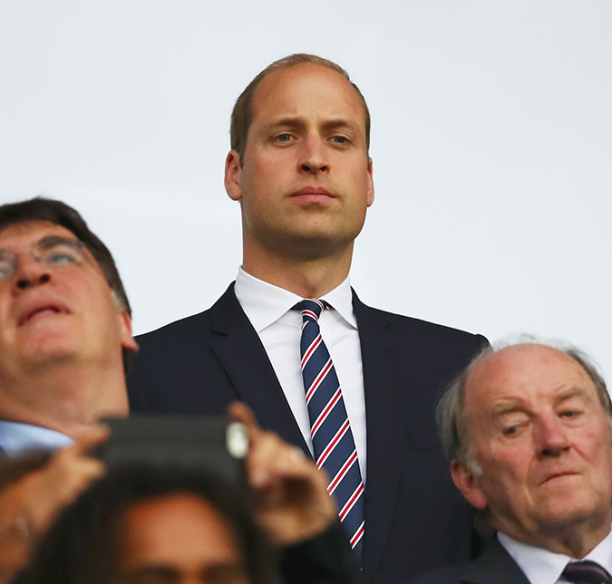 Apesar de torcer, Príncipe William fica sério ao ver que Inglaterra empatou jogo de futebol, veja a foto!