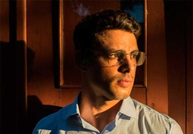 Cauã Reymond fica grisalho para personagem em <I>Justiça</i>, vem ver!