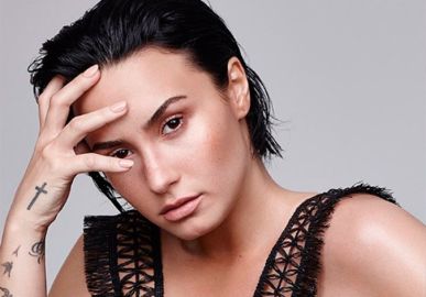 Demi Lovato volta às redes sociais um dia após anunciar que deixaria <I>Twitter</i> e <I>Instagram</i>, entenda!