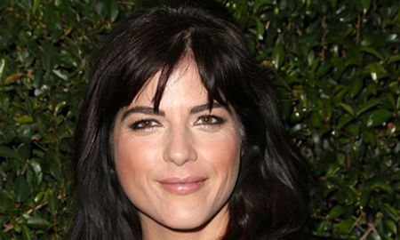 Selma Blair revela que realmente misturou bebidas alcoólicas com remédios e dispara: <i>- Cometi um grande erro</i>