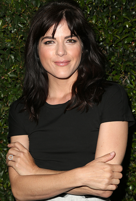 Selma Blair revela que realmente misturou bebidas alcoólicas com remédios e dispara: <i>- Cometi um grande erro</i>