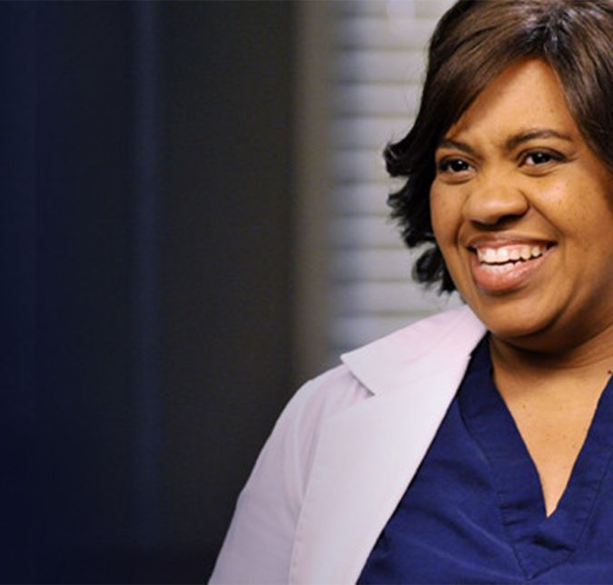 Se você é fã de Grey's Anatomy, com certeza acompanha a série há muitas temporadas. Você já se tornou amigo dos personagens, viveu os romances deles, sofreu junto, torceu... logo, já deve ter se perguntado: qual é o signo desses médicos sofredores? Tentaremos responder essas perguntas - e que comecem as especulações! A começar por Miranda Bailey. Brilhante e ótima com detalhes, ela só quer fazer o seu trabalho e fazê-lo bem. Qual o melhor signo para ela? Virgem! Coincidentemente, a atriz que interpreta a nossa querida Bailey, Chandra Wilson, também é virginiana, já que nasceu em 27 de agosto de 1969! Se você é fã de Grey's Anatomy, com certeza acompanha a série há muitas temporadas. Você já se tornou amigo dos personagens, viveu os romances deles, sofreu junto, torceu... logo, já deve ter se perguntado: qual é o signo desses médicos sofredores? Tentaremos responder essas perguntas - e que comecem as especulações! A começar por Miranda Bailey. Brilhante e ótima com detalhes, ela só quer fazer o seu trabalho e fazê-lo bem. Qual o melhor signo para ela? Virgem! Coincidentemente, a atriz que interpreta a nossa querida Bailey, Chandra Wilson, também é virginiana, já que nasceu em 27 de agosto de 1969!