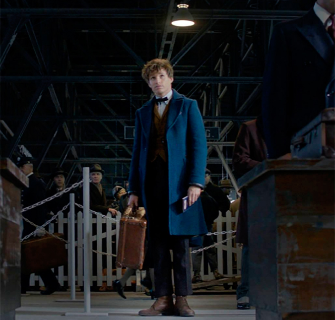 Conheça Newt Scamander, personagem principal de <I>Animais Fantásticos e Onde Habitam</I>, em um vídeo explicado pela própria J.K. Rowling!