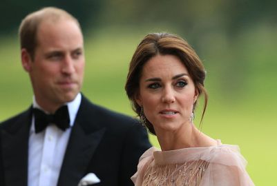 Kate Middleton repete <i>look</i>, mas aparece deslumbrante em evento de gala, veja as fotos!