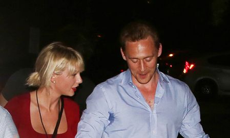 Taylor Swift deixa <i>show</i> de Selena Gomez de mãos dadas com Tom Hiddleston