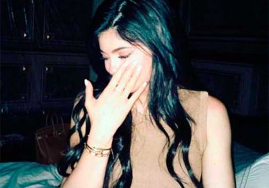 Em meio a rumores de terem reatado, Kylie Jenner e Tyga vão juntinhos a evento de Kanye West