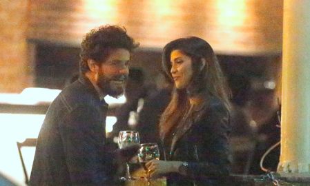 Maurício Destri é flagrado trocando carícias com morena em bar, veja as fotos!