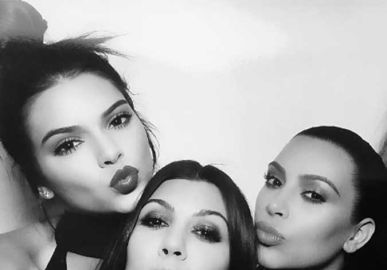 Kendall Jenner revela que depilou as pernas pela primeira vez aos sete anos de idade por culpa de Kim Kardashian, entenda!