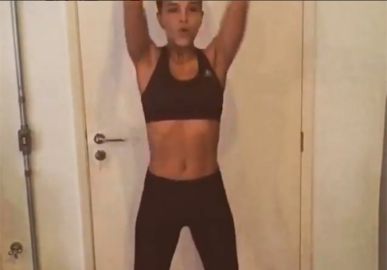 Mariana Rios aparece malhando e exibe barriga seca, veja o vídeo!