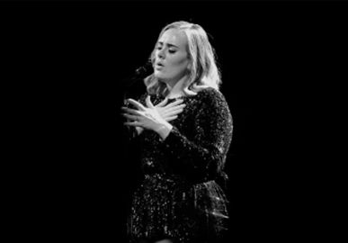 Adele fez uma <I>playlist</I> para você que está sofrendo por amor - e, incrivelmente, não escolheu nenhuma música de sua autoria!
