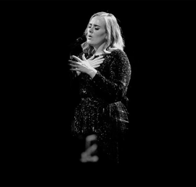 Adele fez uma <I>playlist</I> para você que está sofrendo por amor - e, incrivelmente, não escolheu nenhuma música de sua autoria!
