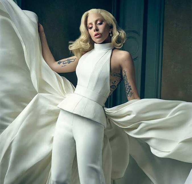 Lady Gaga adia novamente os planos do casamento para tentar engravidar!