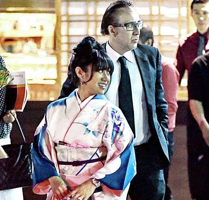 Nicolas Cage é visto com mulher misteriosa de <i>kimono</i>, vem ver!
