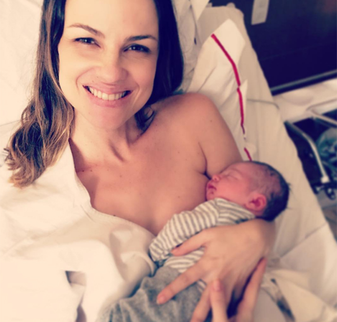Carolina Kasting dá à luz seu segundo filho, Tom