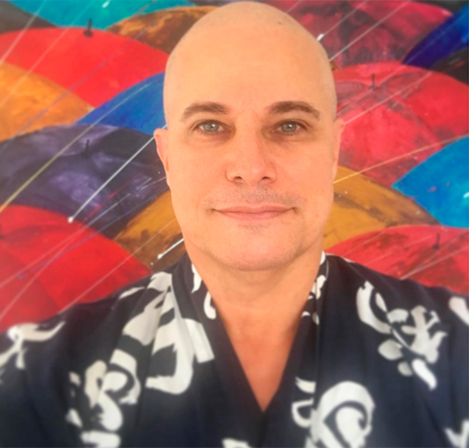 Edson Celulari faz <i>selfie</i> e agradece apoio na luta contra o câncer: <i>Está me fortalecendo</i>