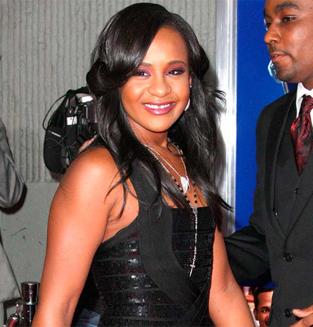 Amigo que encontrou Bobbi Kristina Brown inconsciente fala pela primeira vez sobre o acontecido