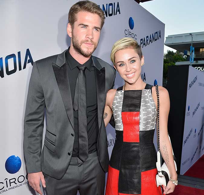 Miley Cyrus não está segura quanto ao suposto casamento com Liam Hemsworth, diz <i>site</i>