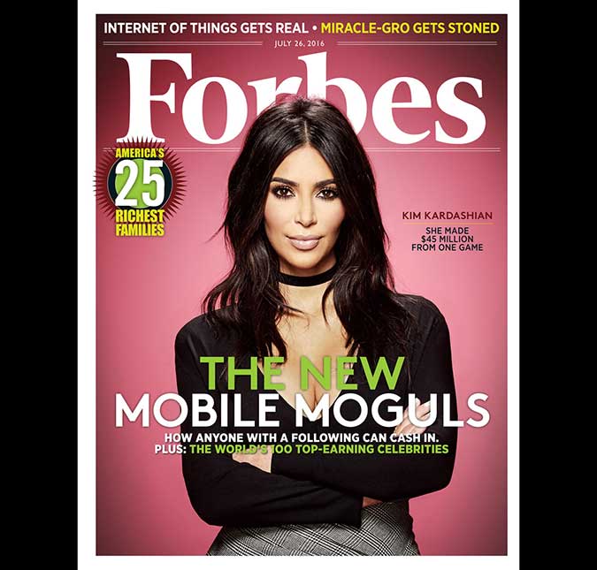 Kim Kardashian estampa capa da <i>Forbes</i> e ironiza: <i>Nada mal para uma garota sem talento</i>