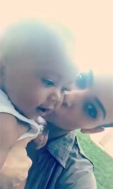 Kim Kardashian mostra Saint West em vídeo fofo no <i>Snapchat</i>!