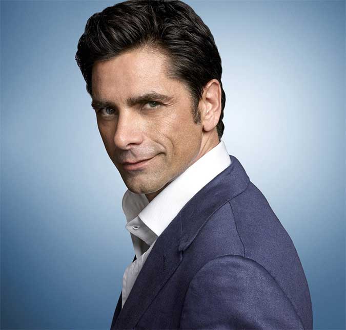 Segunda temporada de <i>Scream Queens</i> terá John Stamos nu, entenda!