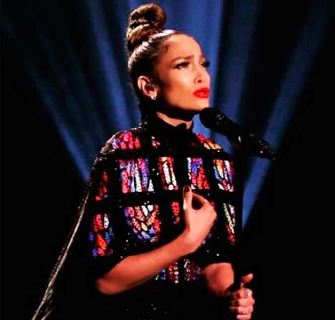 Jennifer Lopez arrasa no visual para cantar sua mais nova música <I>Love Make The World Go Round</I>