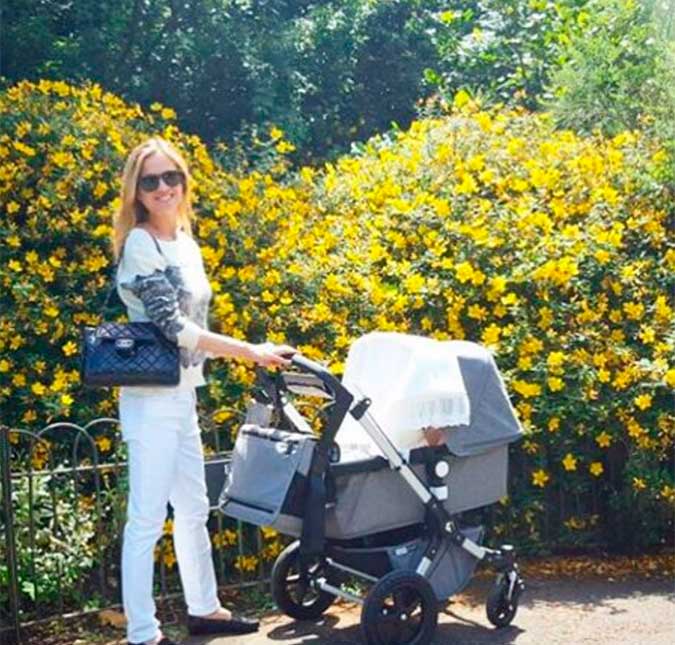 Luiza Valdetaro leva a filha recém-nascida para o primeiro passeio!