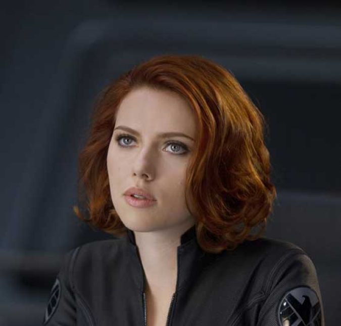 Scarlett Jonhasson sempre é lembrada por suas madeixas loiras, certo? Mas ela já radicalizou completamente ao interpretar a Viúva Negra em Os Vingadores. Já no último filme da franquia, a Viúva Negra adotou o visual de sua intérprete e ficou loira! Scarlett Jonhasson sempre é lembrada por suas madeixas loiras, certo? Mas ela já radicalizou completamente ao interpretar a Viúva Negra em Os Vingadores. Já no último filme da franquia, a Viúva Negra adotou o visual de sua intérprete e ficou loira!