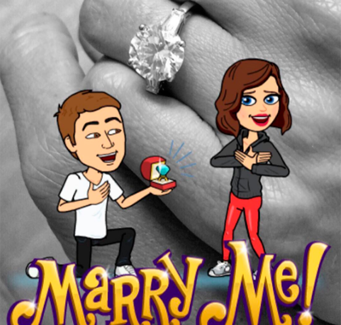 Miranda Kerr fica noiva e mostra anel de diamante