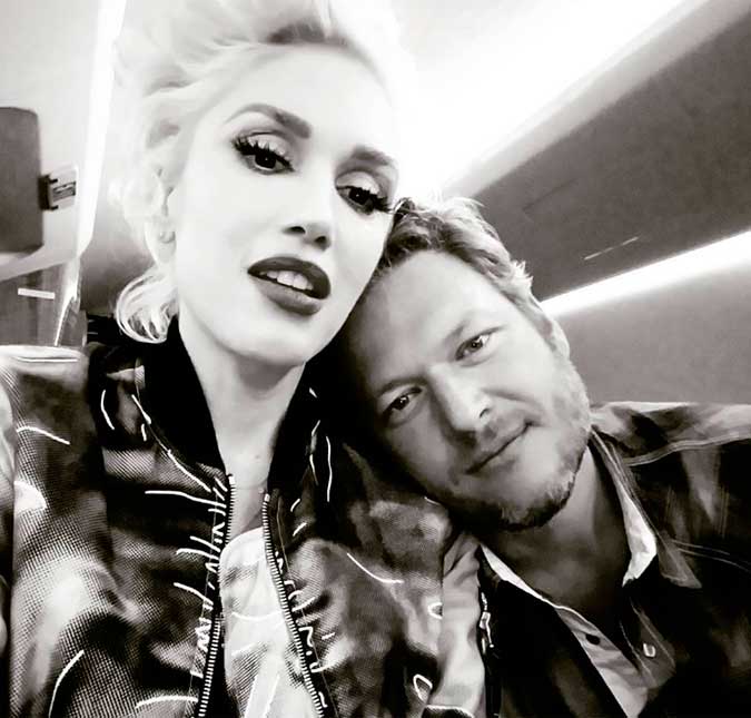 Gwen Stefani fala sobre o começo do relacionamento com Blake Shelton: -<I>Senti que ele estava me expondo</i>