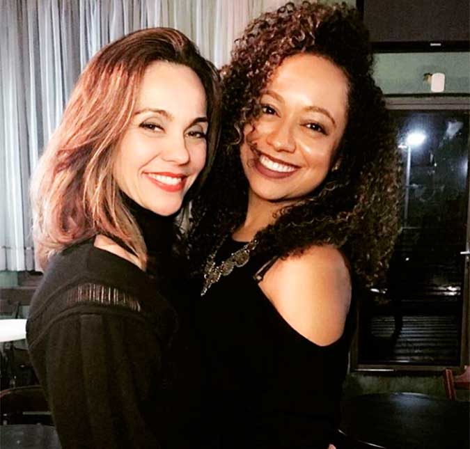 Pata e Tia Carol juntas novamente? Aretha Oliveira prestigia peça de Flávia Monteiro