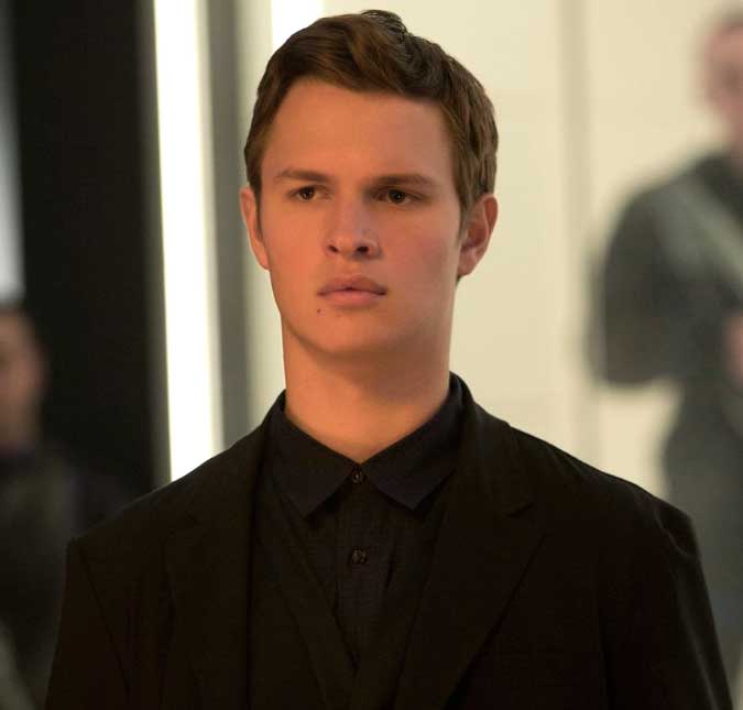 Ansel Elgort dá a entender que elenco original de <i>Divergente</i> não atuará no último filme, entenda