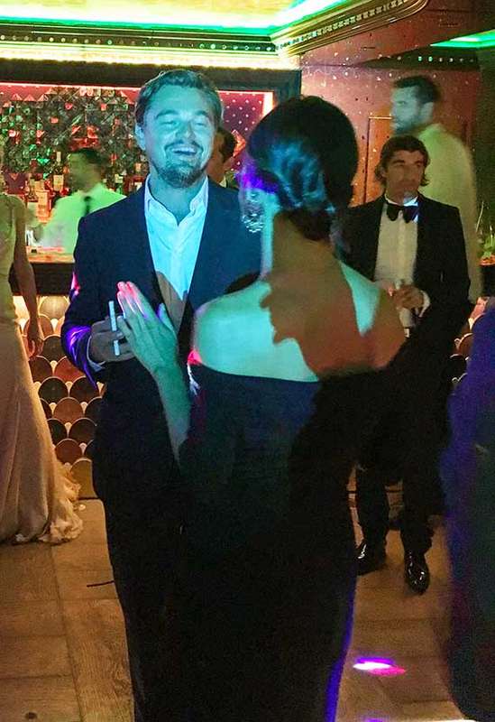 Leonardo Dicaprio E Flagrado Dancando Com Mulher Desconhecida Em St Tropez Veja Fotos Estrelando Meninhas dancando indir, meninhas dancando videoları 3gp, mp4, flv mp3 gibi indirebilir ve indirmeden izleye ve dinleye bilirsiniz. leonardo dicaprio e flagrado dancando