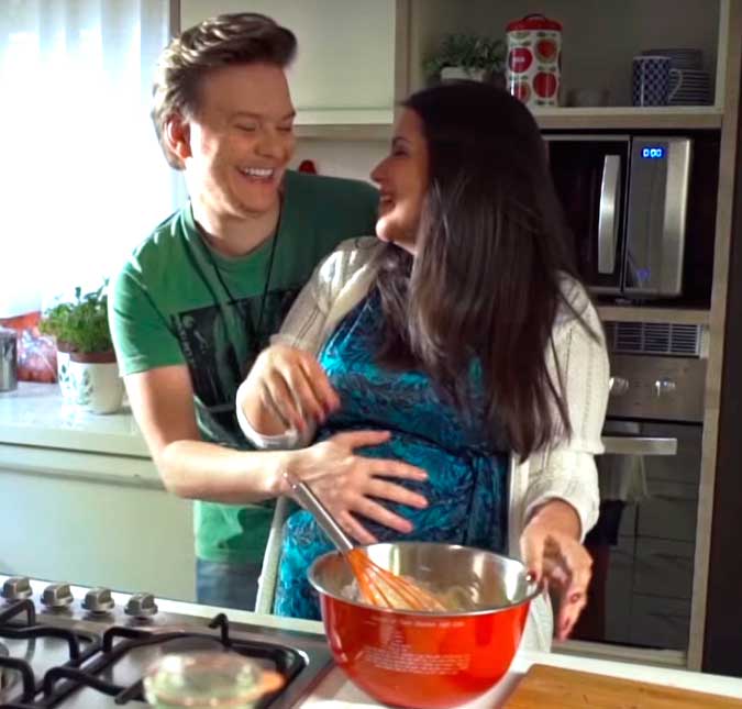 Receita do amor! Na reta final da gravidez, Michel Teló lança clipe com Thaís Fersoza, assista!