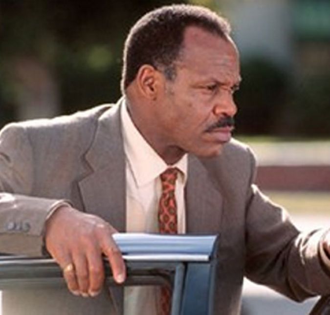 Na franquia da Máquina Mortífera, Roger Murtaugh, personagem de Danny Glover, sempre se metia em altas enrascadas cheias de ação ao lado de seu parceiro Martins Riggs, interpretado por Mel Gibson. Quase sempre soltava o bordão - Estou muito velho para essa porcaria. Na franquia da Máquina Mortífera, Roger Murtaugh, personagem de Danny Glover, sempre se metia em altas enrascadas cheias de ação ao lado de seu parceiro Martins Riggs, interpretado por Mel Gibson. Quase sempre soltava o bordão - Estou muito velho para essa porcaria.