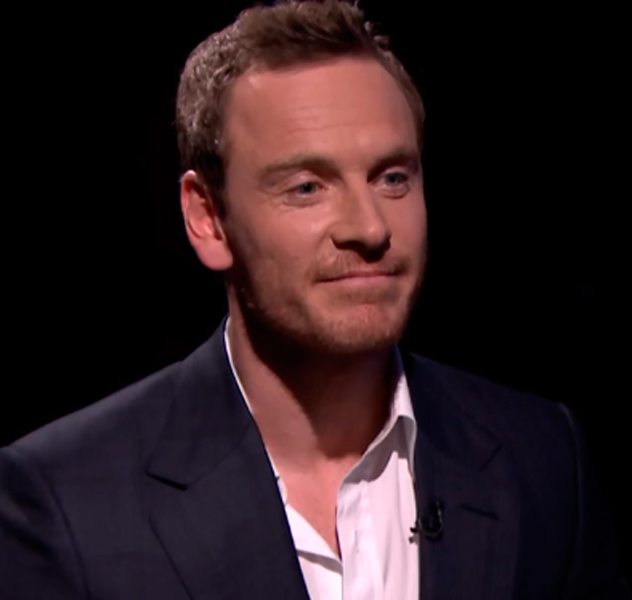 Michael Fassbender molha as calças em programa, entenda!