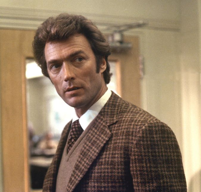 Em Perseguidor Implacável o favorito dos westerners Clint Eastwood também não fica muito atrás nas frases de efeito e revela: - Você tem que se perguntar se você se sente sortudo. Você se sente, idiota? Em Perseguidor Implacável o favorito dos westerners Clint Eastwood também não fica muito atrás nas frases de efeito e revela: - Você tem que se perguntar se você se sente sortudo. Você se sente, idiota?